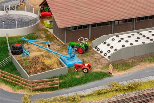 Faller 130678 Mobile Silagegrube und Misthaufen mit Kran, H0